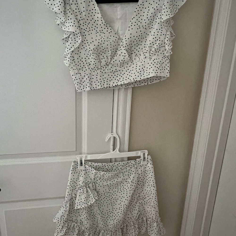 Two-Piece set - Picture 2 of 2